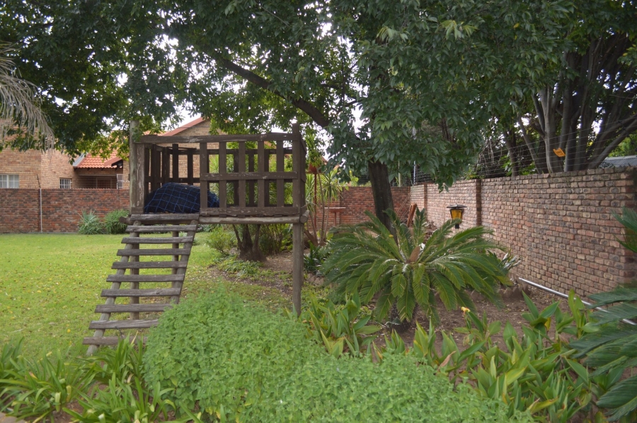 4 Bedroom Property for Sale in Flimieda North West